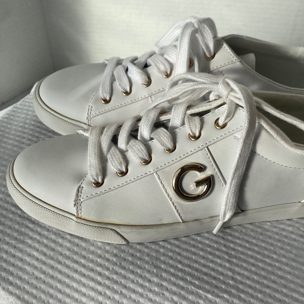 G by Guess White Sneakers with Gold Accents Super Cute Women’s Size 11M NWOT - Picture 5 of 9